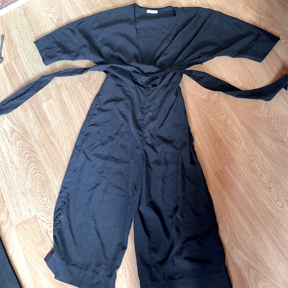 Black jumper silence + noise brand